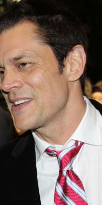 Johnny Knoxville, Stunt performer, comedian, actor, screenwriter, and producer, alive at age 44